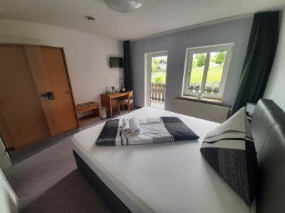 Landhotel Weisses Roess'L Adorf 외부 사진